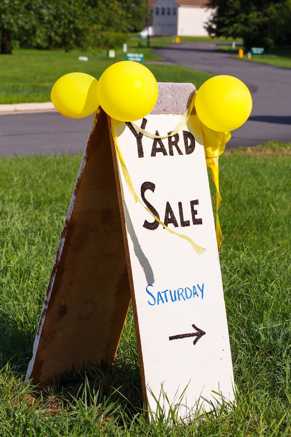 Yard sale sign